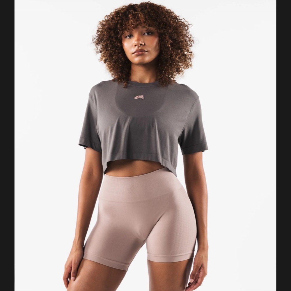 Alphalete WOLF HEAD AIRTECH SS CROP Women's Seamless Crop Top | NWT